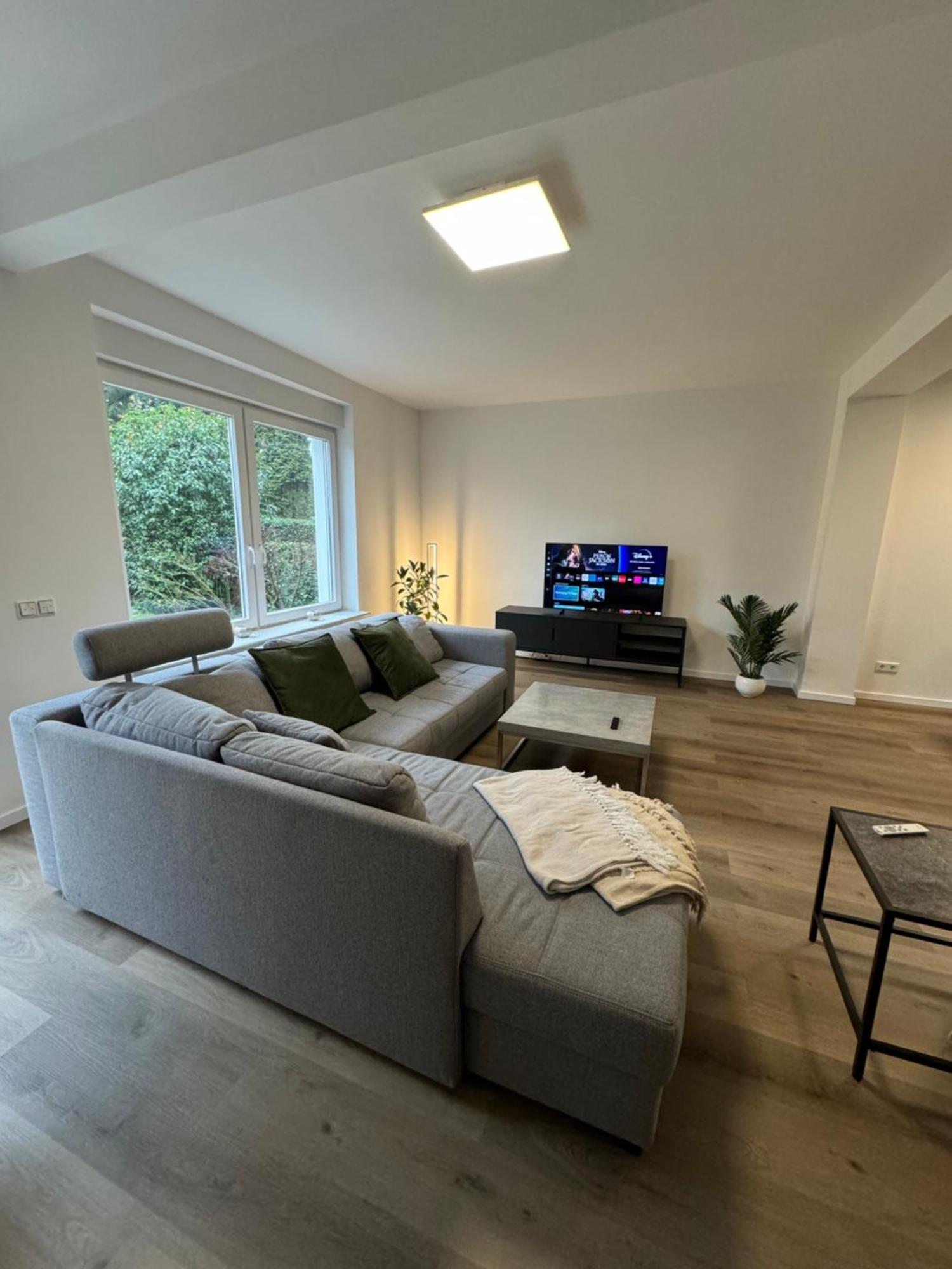 Haus Mit Garten - Kingbett - Wifi - Parkplatz Essen Esterno foto
