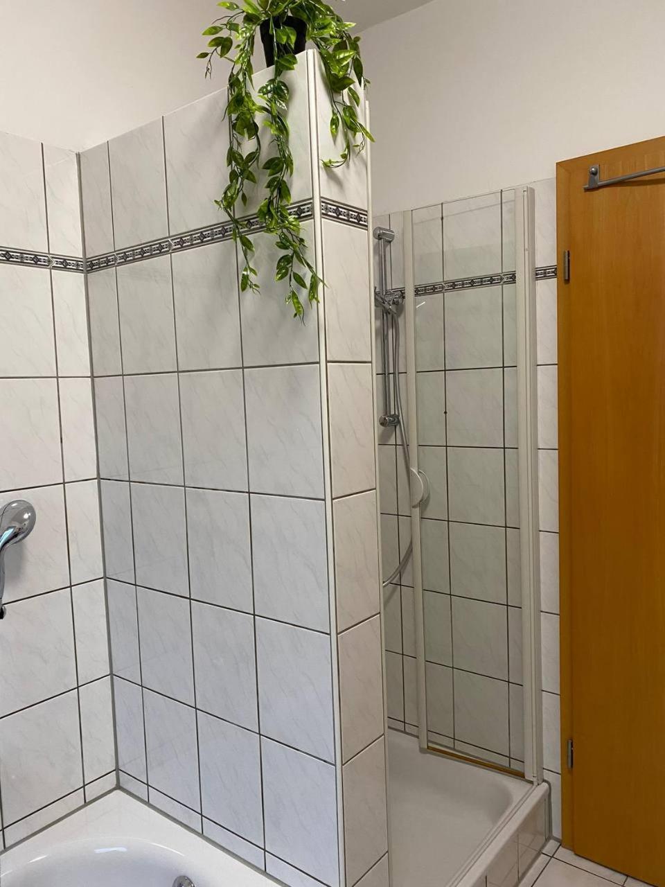 Haus Mit Garten - Kingbett - Wifi - Parkplatz Essen Esterno foto